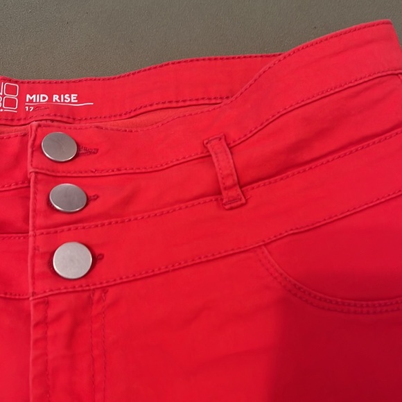 NO BO mid rise   Red color womens shorts size 17” - Picture 4 of 11